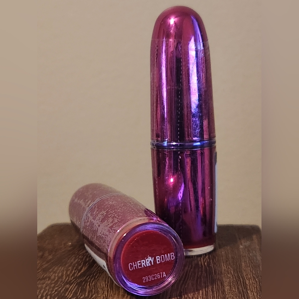 REVOLUTION LIP GEEK LIPSTICK ~ CHERRY BOMB